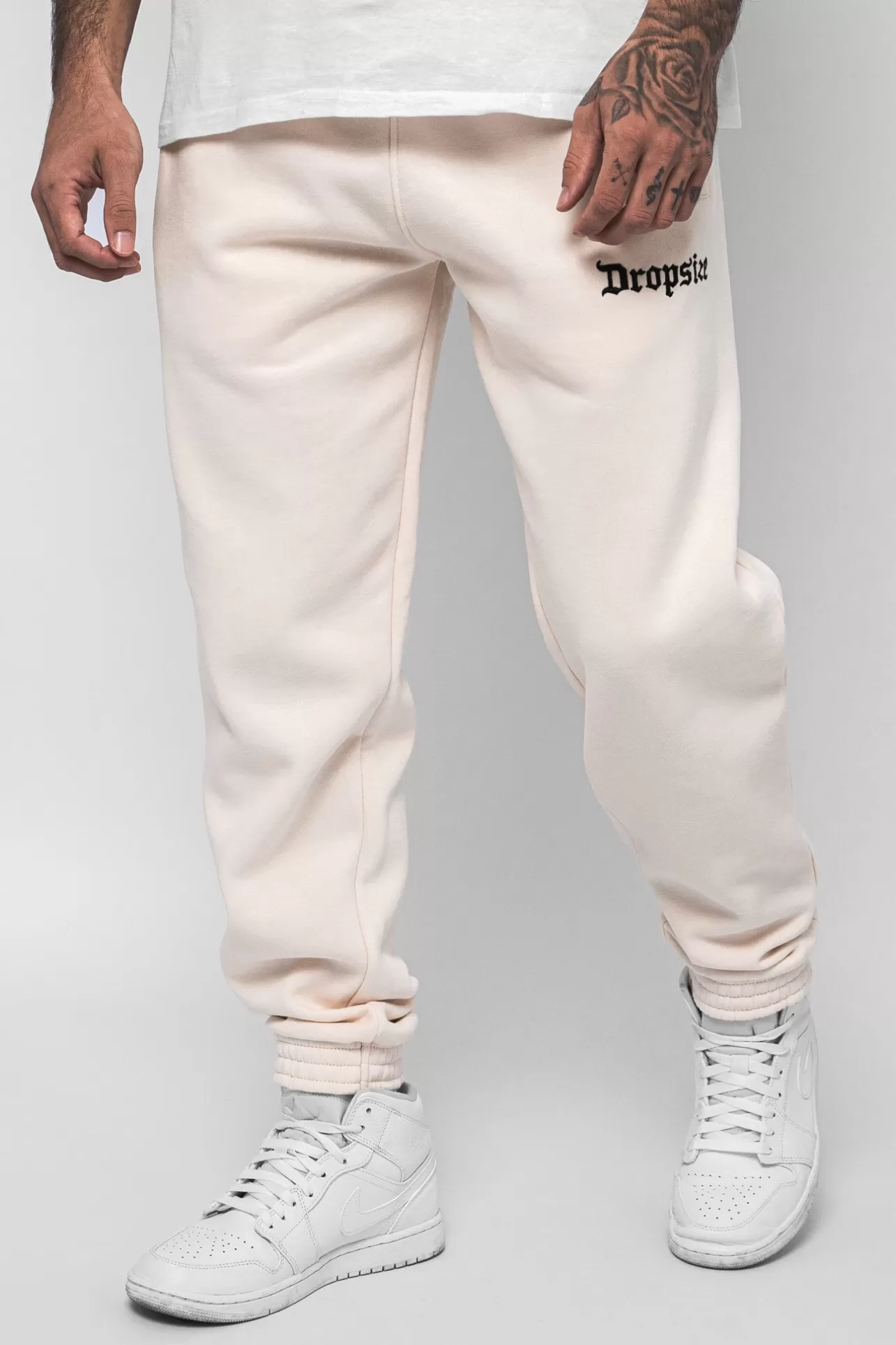 Dropsize EMBO V2 JOGGER COCONUT MILK* Jogging