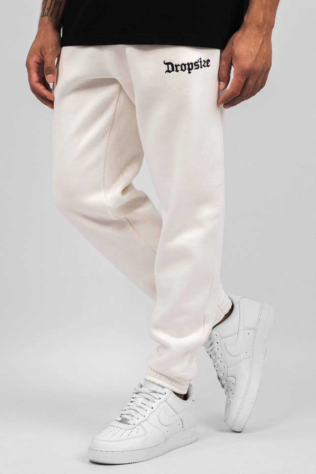 Dropsize EMBO V2 JOGGER CREAM WHITE* Jogging