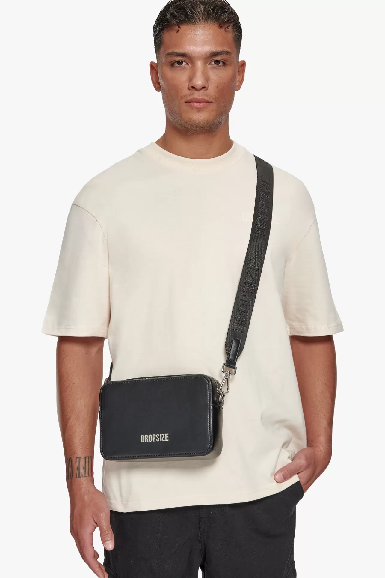 Dropsize ESSENTIALS SHOULDER BAG BLACK* Bags