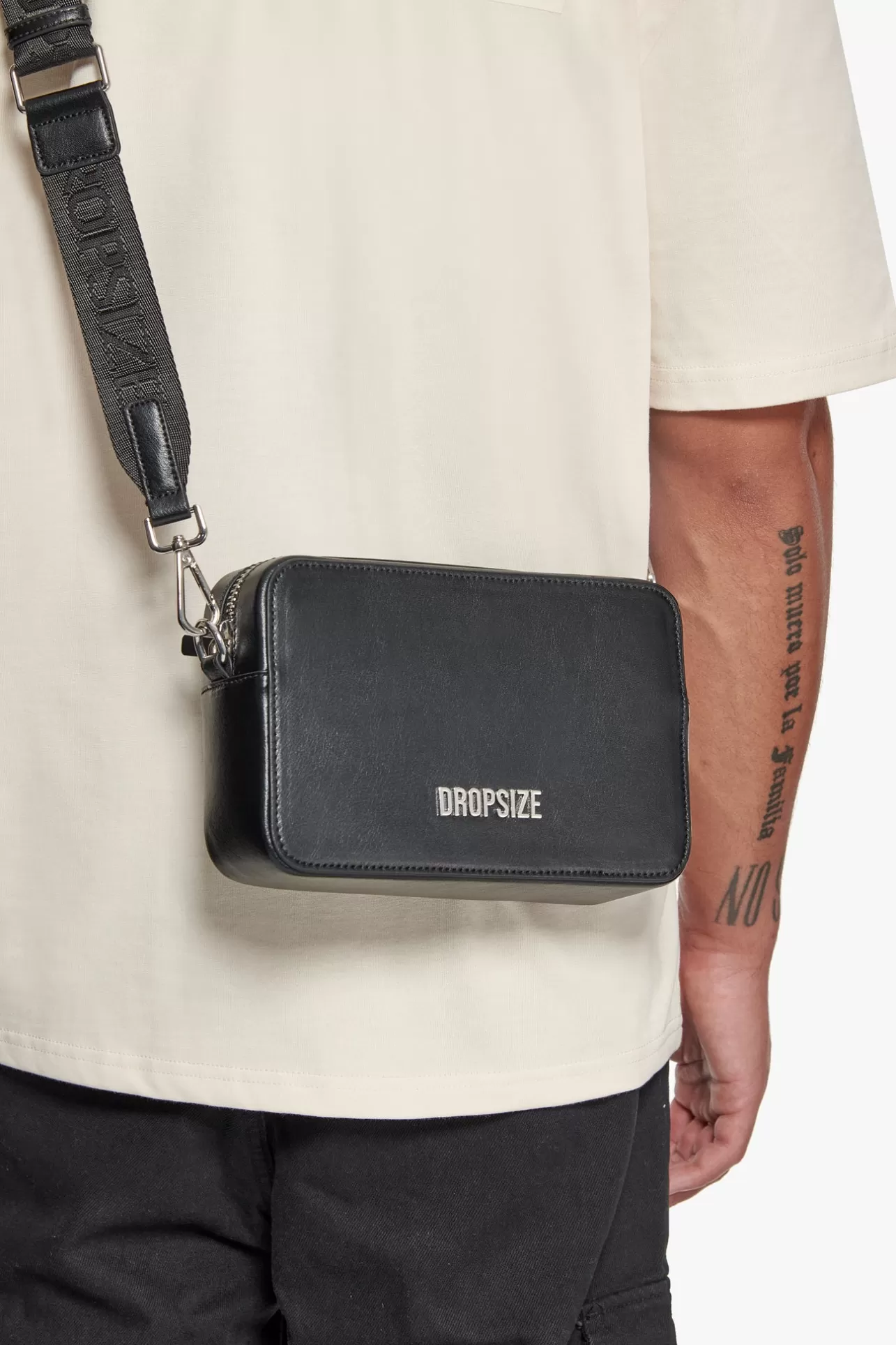 Dropsize ESSENTIALS SHOULDER BAG BLACK* Bags