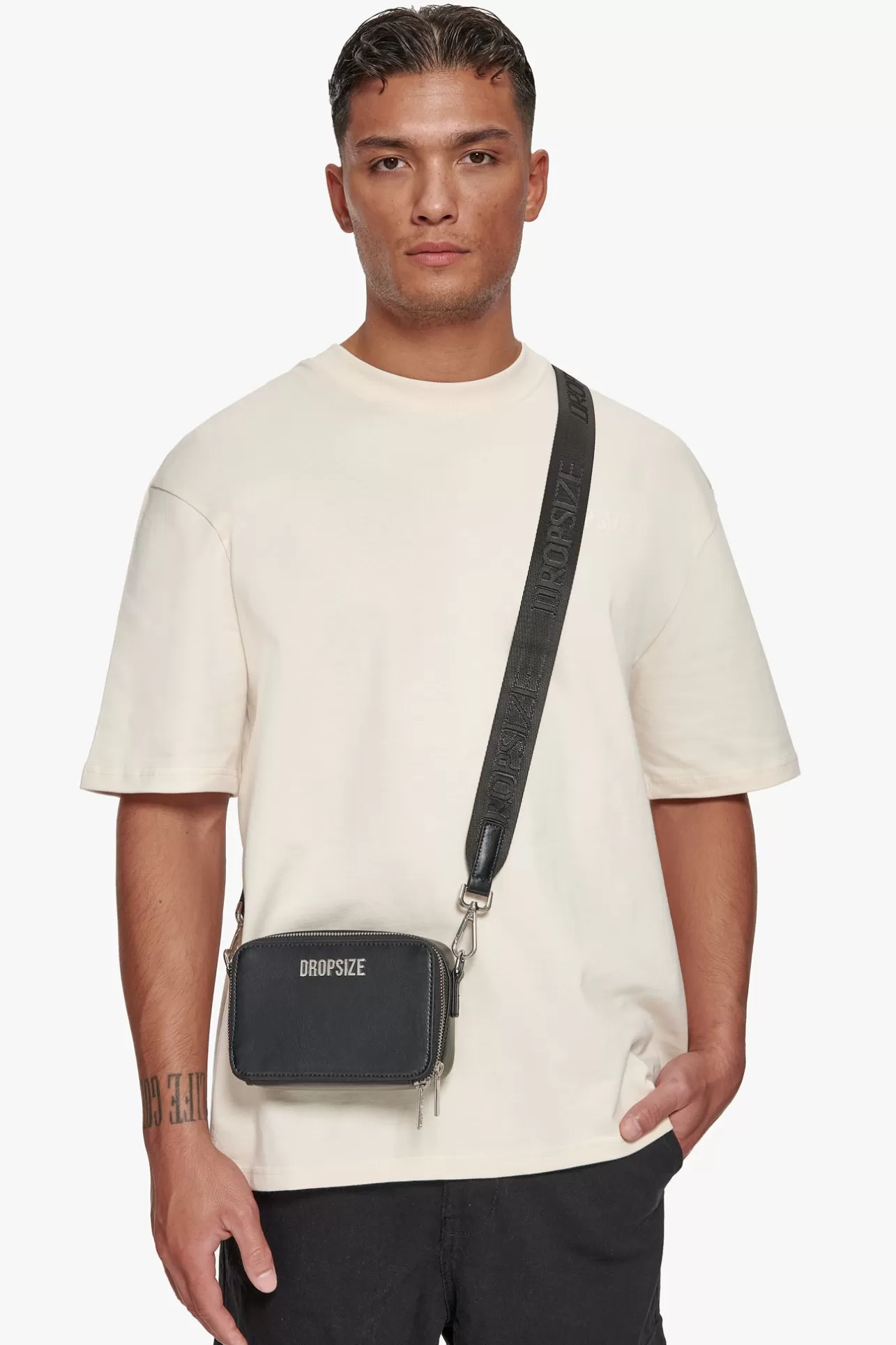 Dropsize ESSENTIALS SHOULDER BAG SMALL BLACK* Bags
