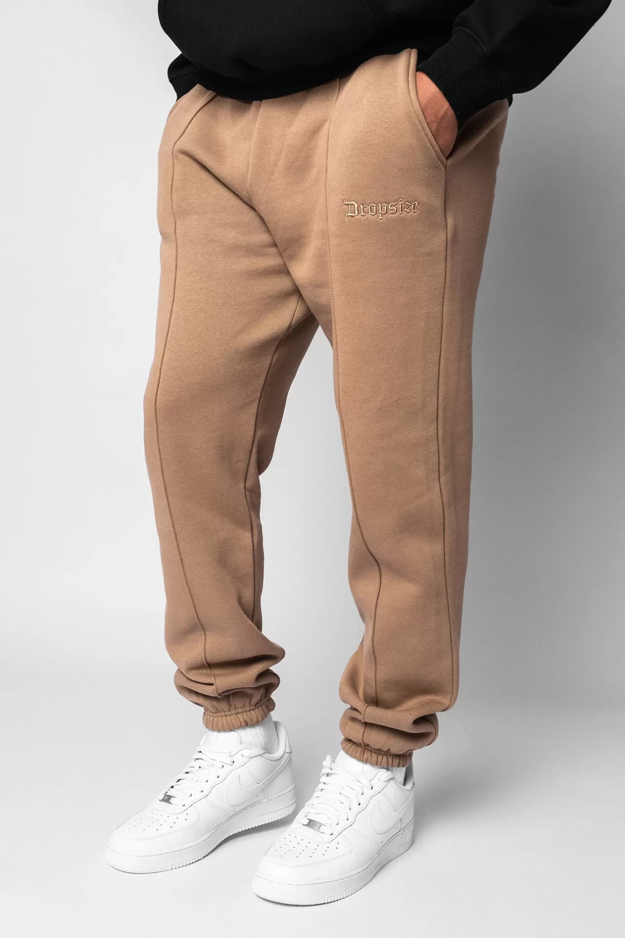 Dropsize HEAVY EMBO SWEAT PANT SAND* Jogging