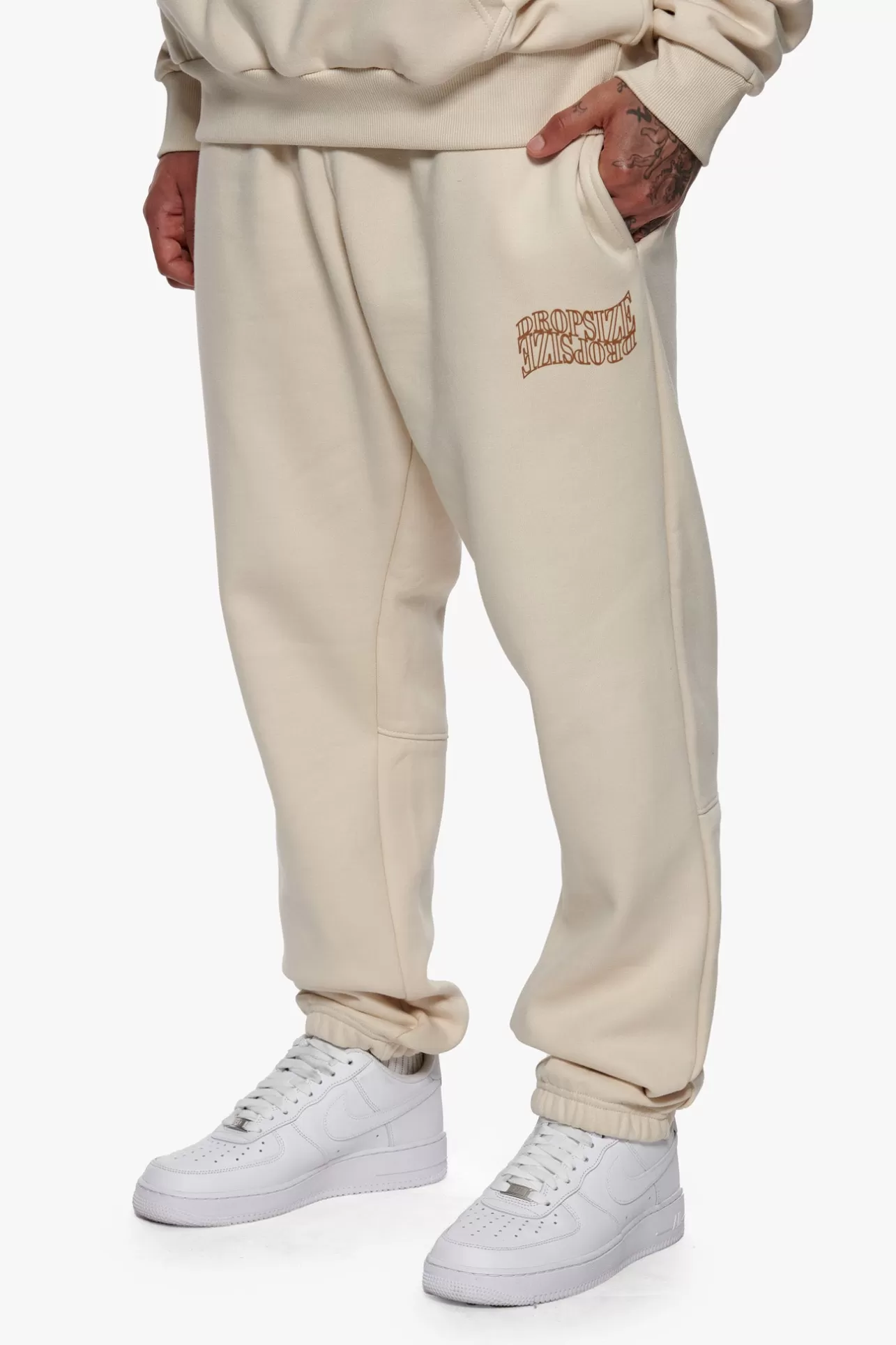 Dropsize HEAVY MIRRORED LOGO JOGGER COCONUT MILK* Jogging