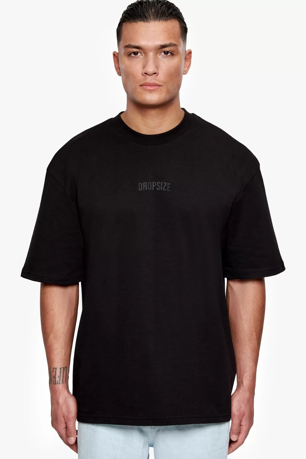 Dropsize HEAVY OVERSIZE CURVED HD LOGO T-SHIRT BLACK* T Shirt