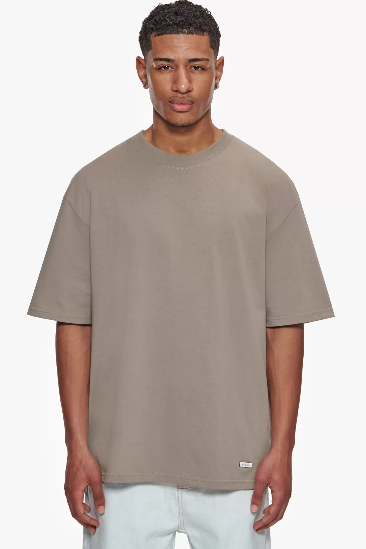 Dropsize HEAVY OVERSIZE METAL PATCH BASIC T-SHIRT SIMPLY TAUPE* T Shirt