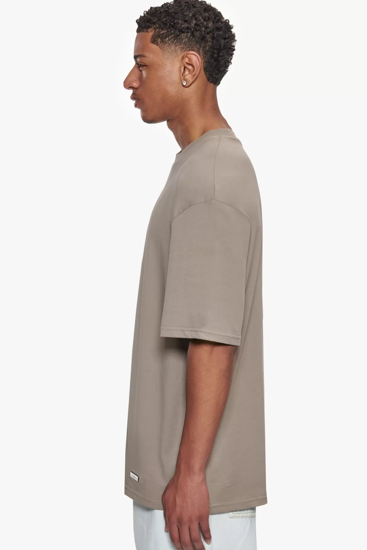Dropsize HEAVY OVERSIZE METAL PATCH BASIC T-SHIRT SIMPLY TAUPE* T Shirt