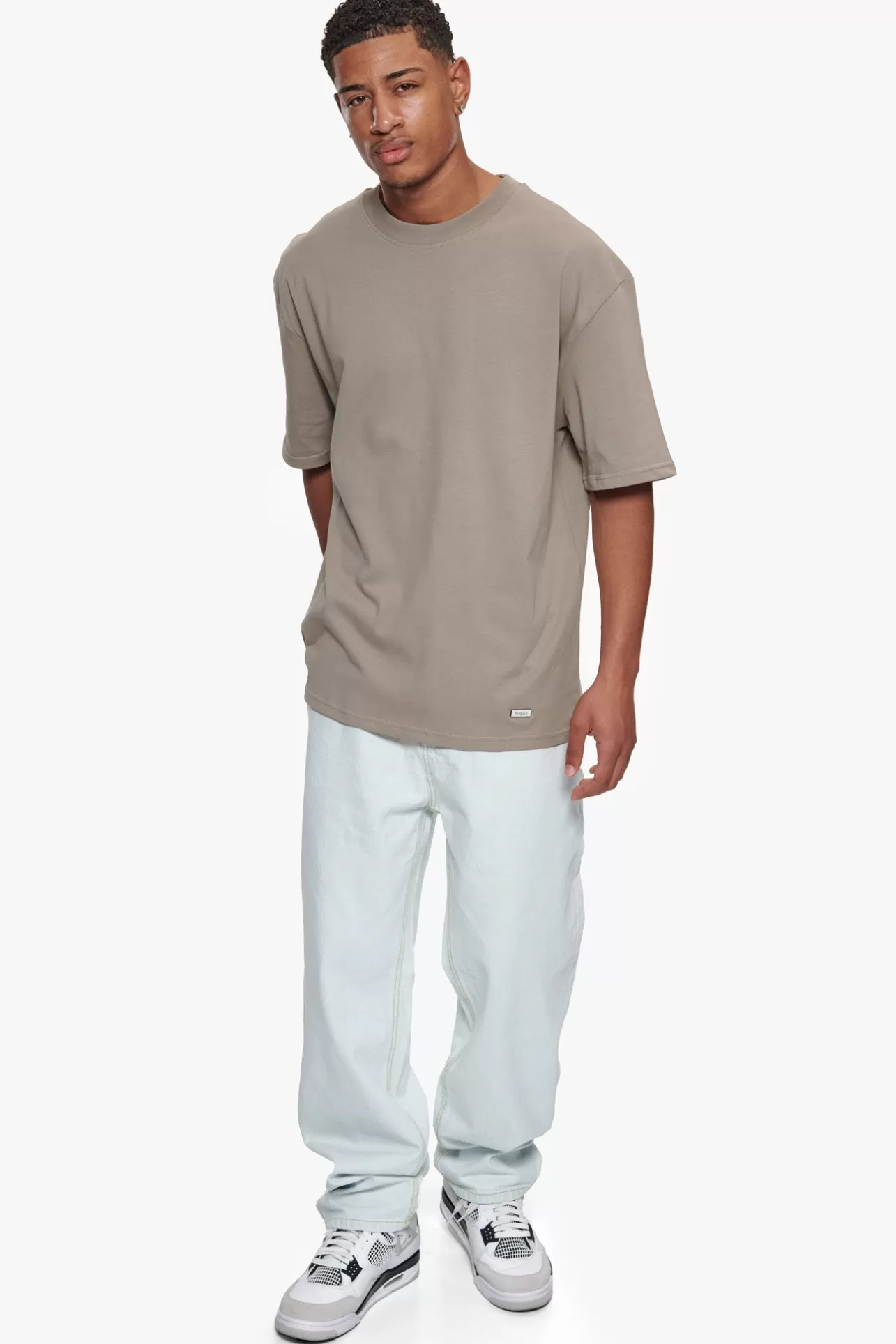 Dropsize HEAVY OVERSIZE METAL PATCH BASIC T-SHIRT SIMPLY TAUPE* T Shirt